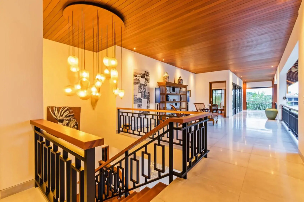 Heritage Villa, Ultimate 6 bed, 20 meter pool 700 metre from beach