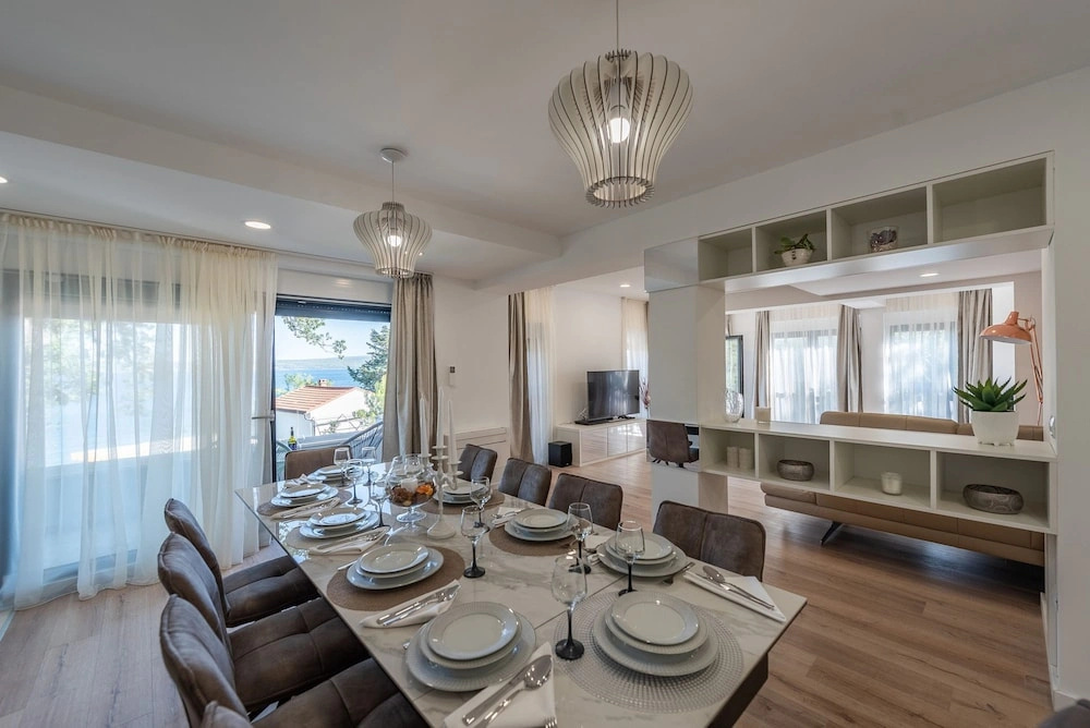 Beachfront Villa Promenada