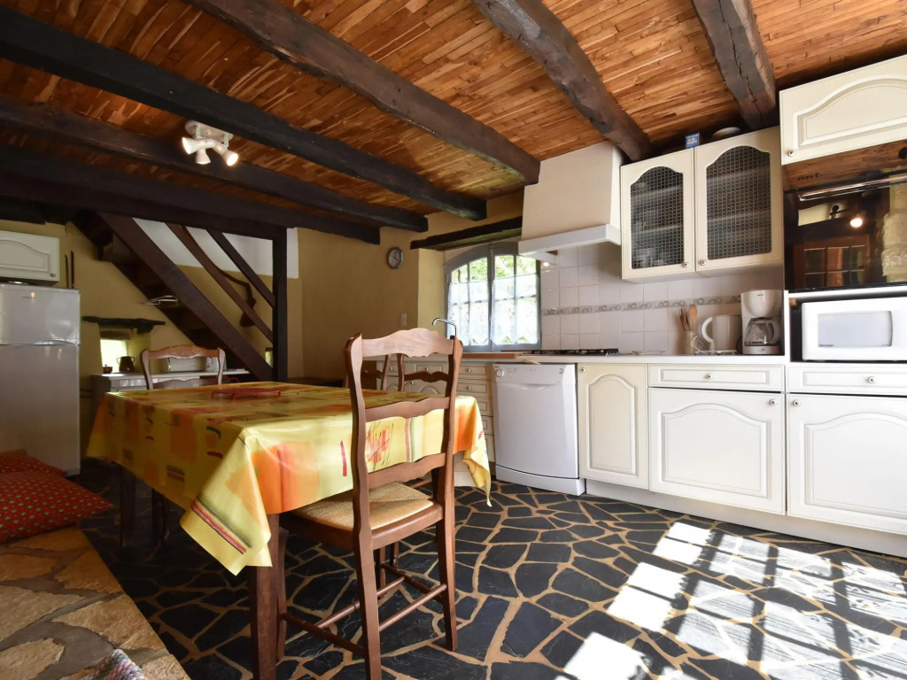 Luring Home in Villefrenchanche du Périgord with Garden