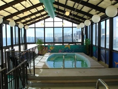 La Renaissance Suites