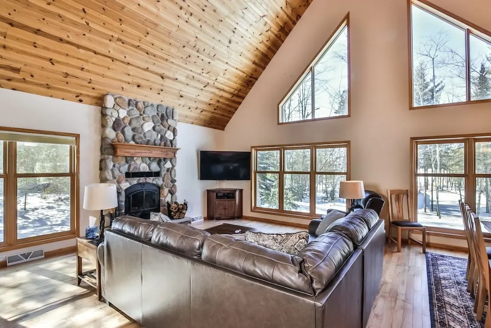 Oak Lane Lake House - Hiller Vacation S 3 Bedroom Home