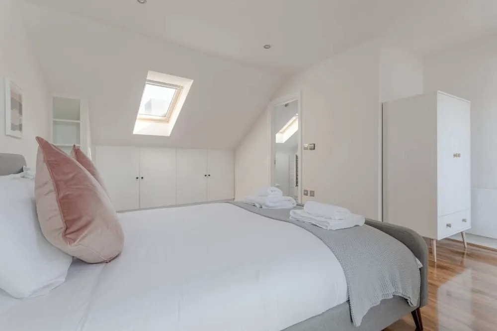 Stunning 3 Bedroom 2 Bath in Fantastic Location