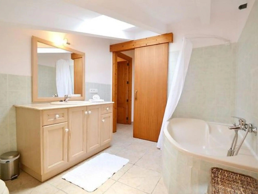 Mallorcan style house with pool and air conditioning 4 km from the sea