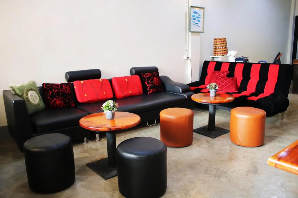 My Box Hostel  Cafe