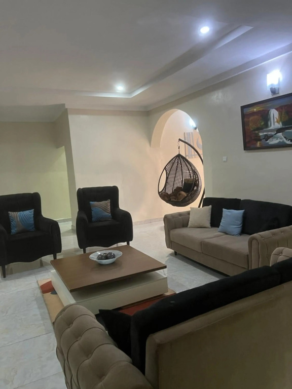 Well furnished and very spacious 2bedroom apartment in Wuye
