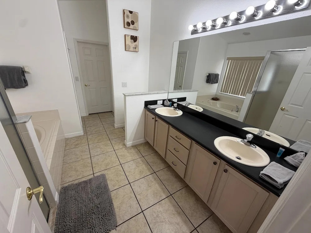 Daisy's Den - Five Bedroom Home