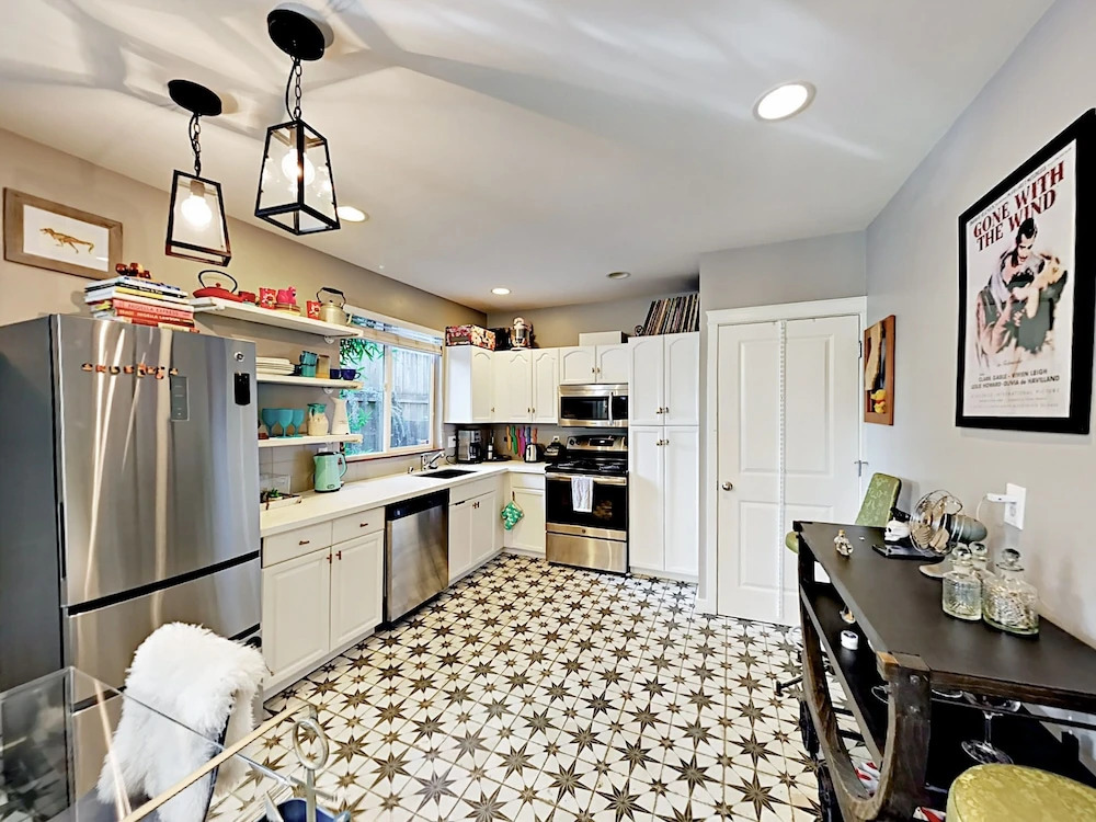 Cozy Capitol Hill W/ Patio 1 Bedroom Cottage