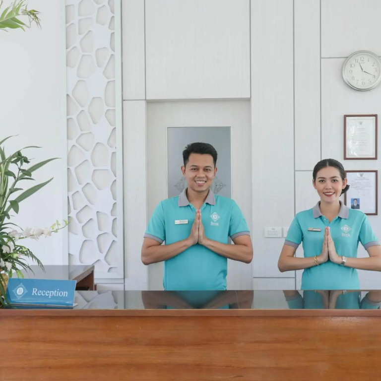 Tuana Hotels Brook Pool Access