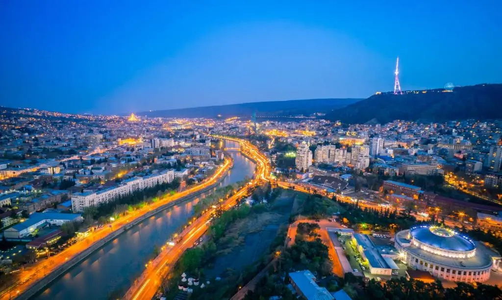 Luxury 6BR 240sqm Apartment in Vere Tower Perfect for Groups in Tbilisi