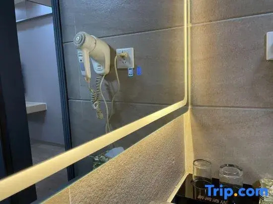 Sanhong Hotel