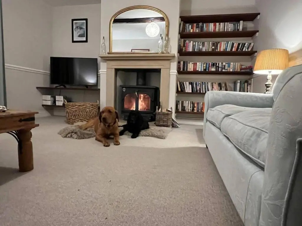 House - Sleeps 10 Pet friendly & Parking