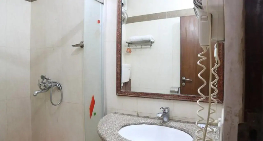 Hotel HRS - New Delhi Railway Station