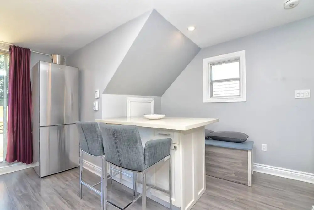 3 Bedroom Leslieville Flat With Roof Terrace