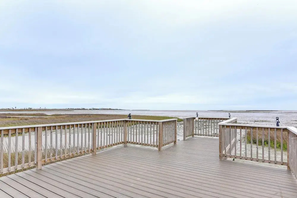 Walk to Beach! Bayfront Coastal Gem in Gilchrist
