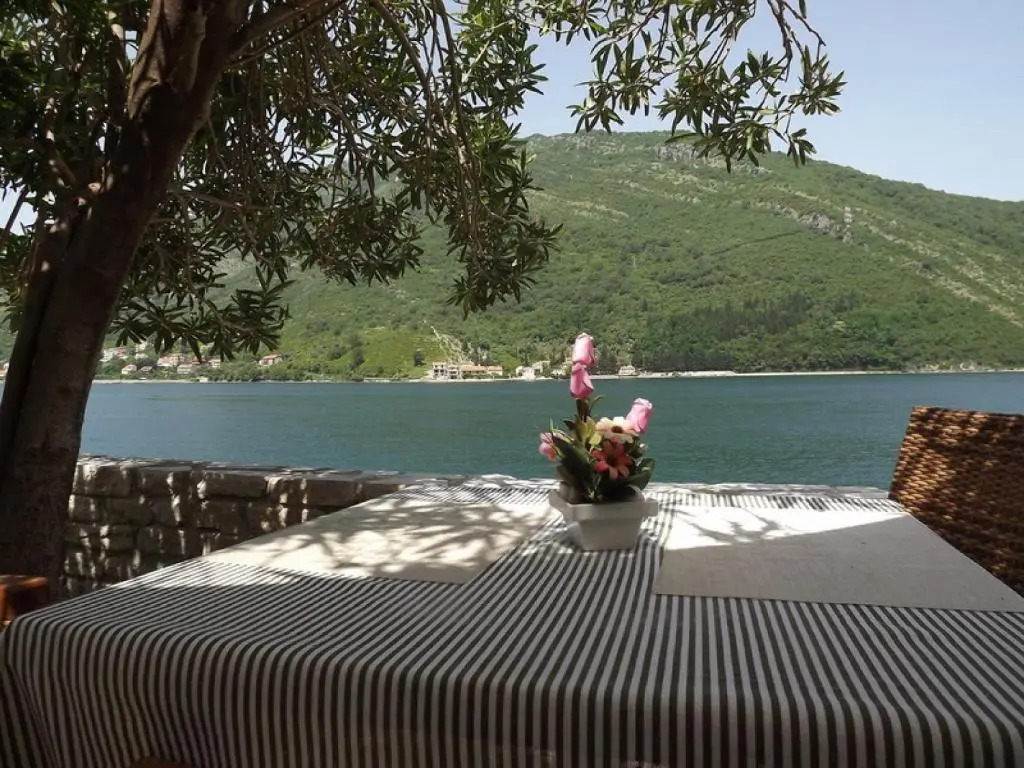 Great Studio Flat With View Near Beach in Tivat