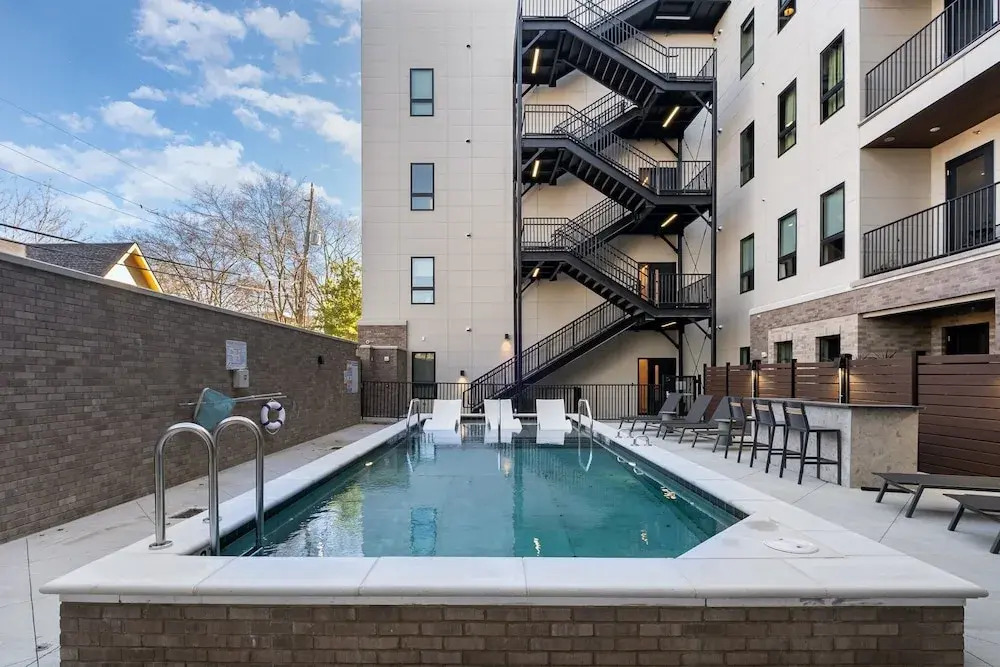 Treble Maker -rooftop Lounge - Pool - In Music Row
