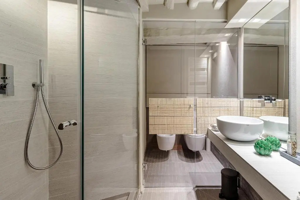 Casa Reds, THE SMART LUCCA APARTMENT SUITE inside the Walls