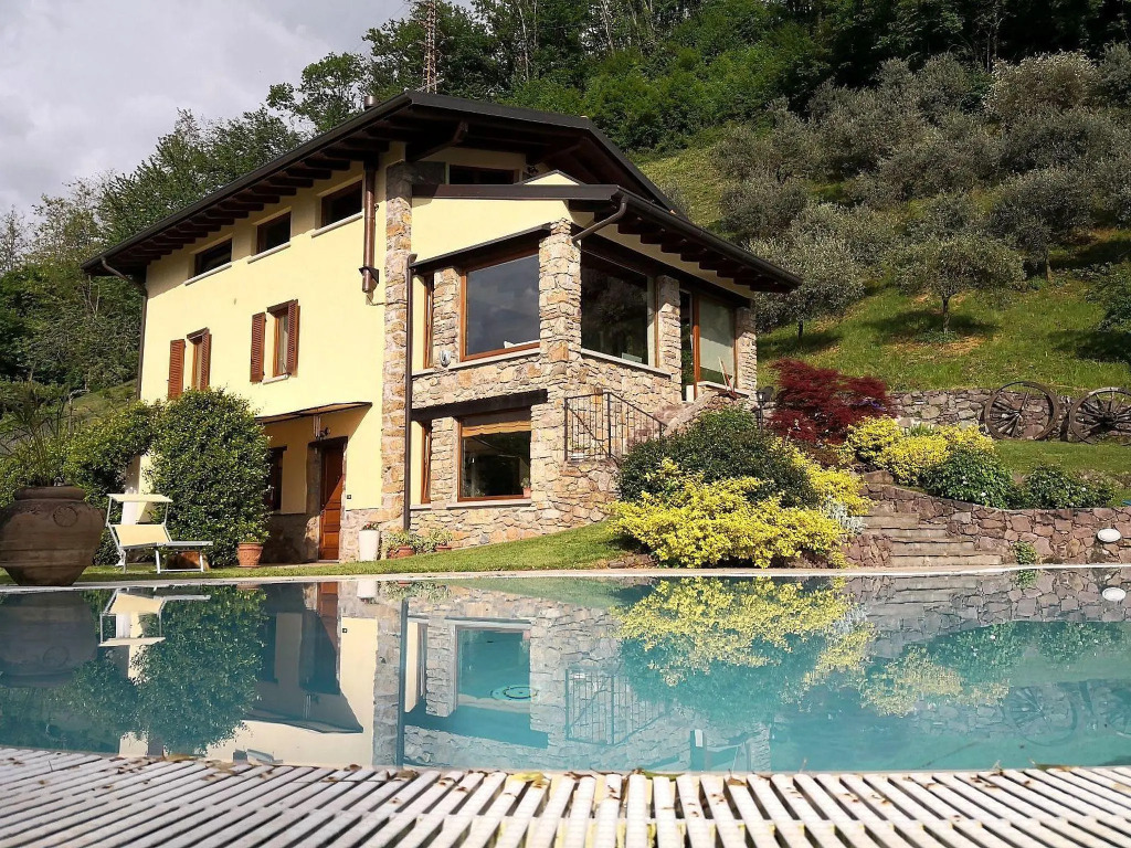 Classy Villa in Pisogne with Garden, BBQ, Pool, Sun-loungers