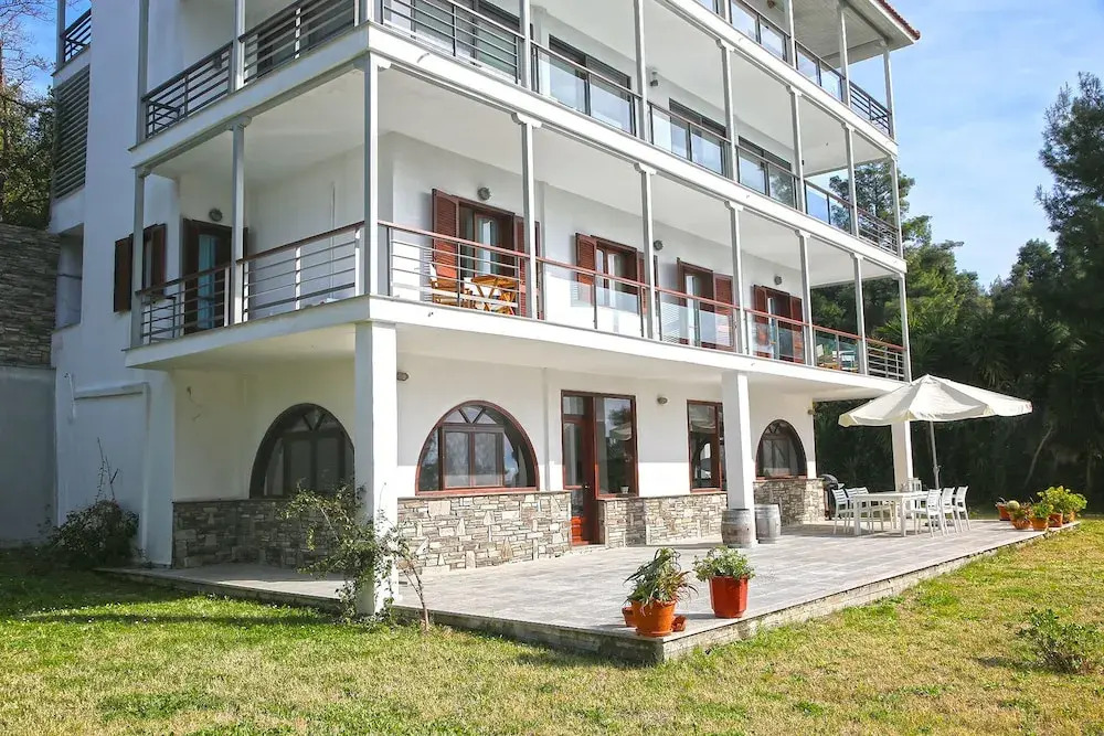Romaric Mt. Garden House, Siviri