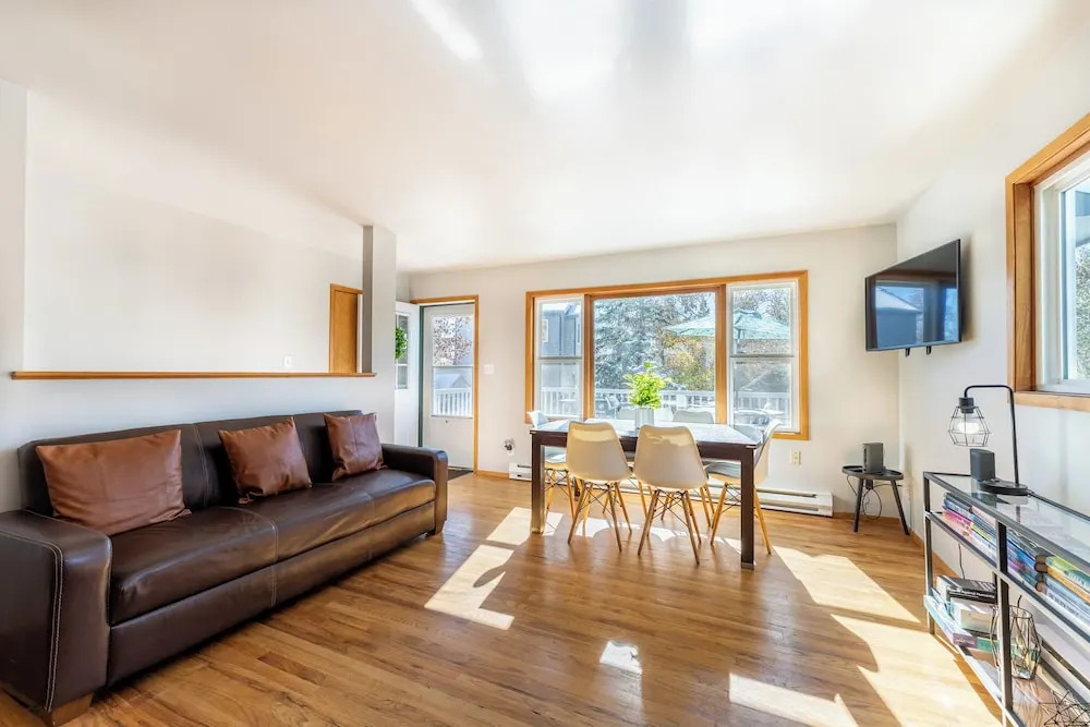 345 Rainbow Ct