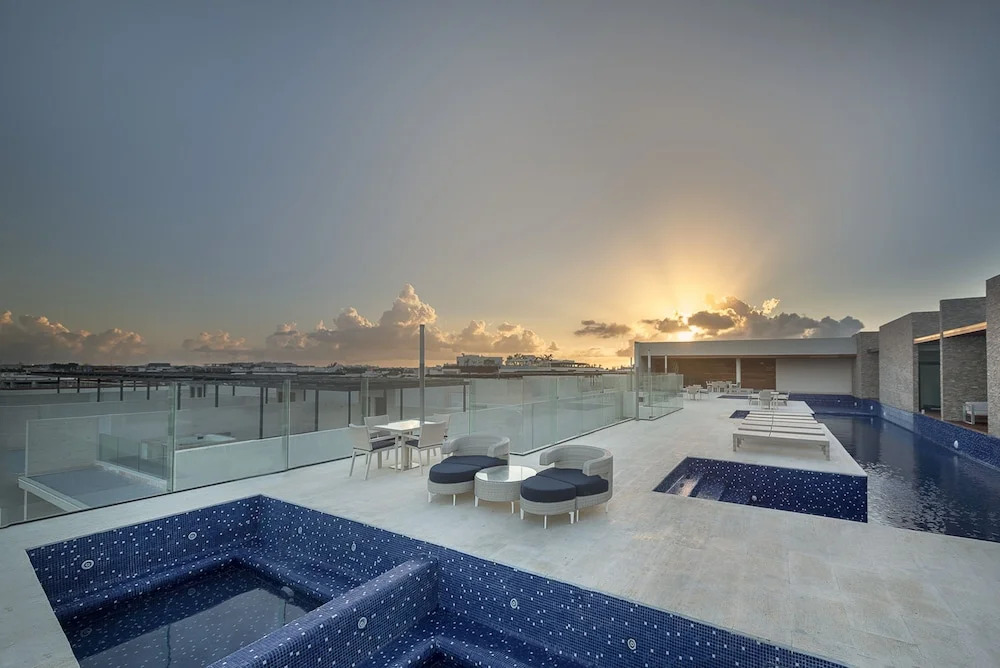 Elegant 1 BR  with ocean view by Happy Address