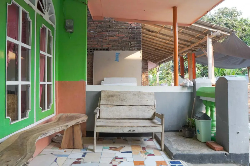 Hotel O Gandrung Payungan Family InnNearStasiun Banyuwangi Kota