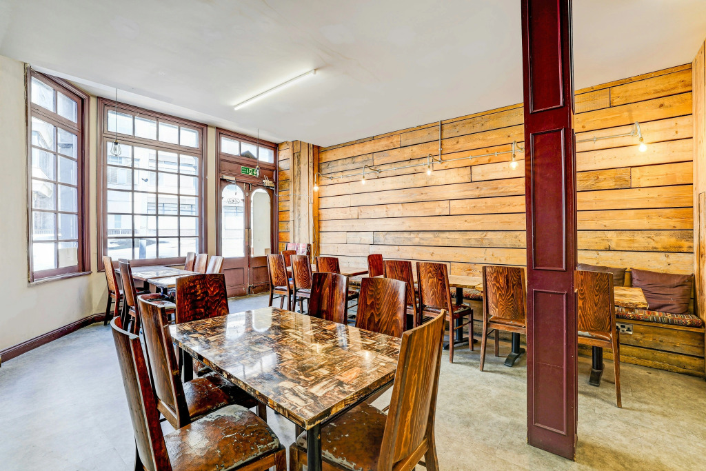 Belvilla Ilford Station Hotel, 4 min from Elizabeth line