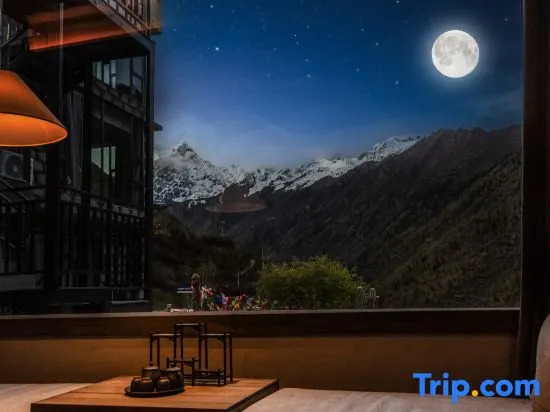 Siguniang Mountain Starry Peak Moonlit Cliff  Retreat（Changping Valley）