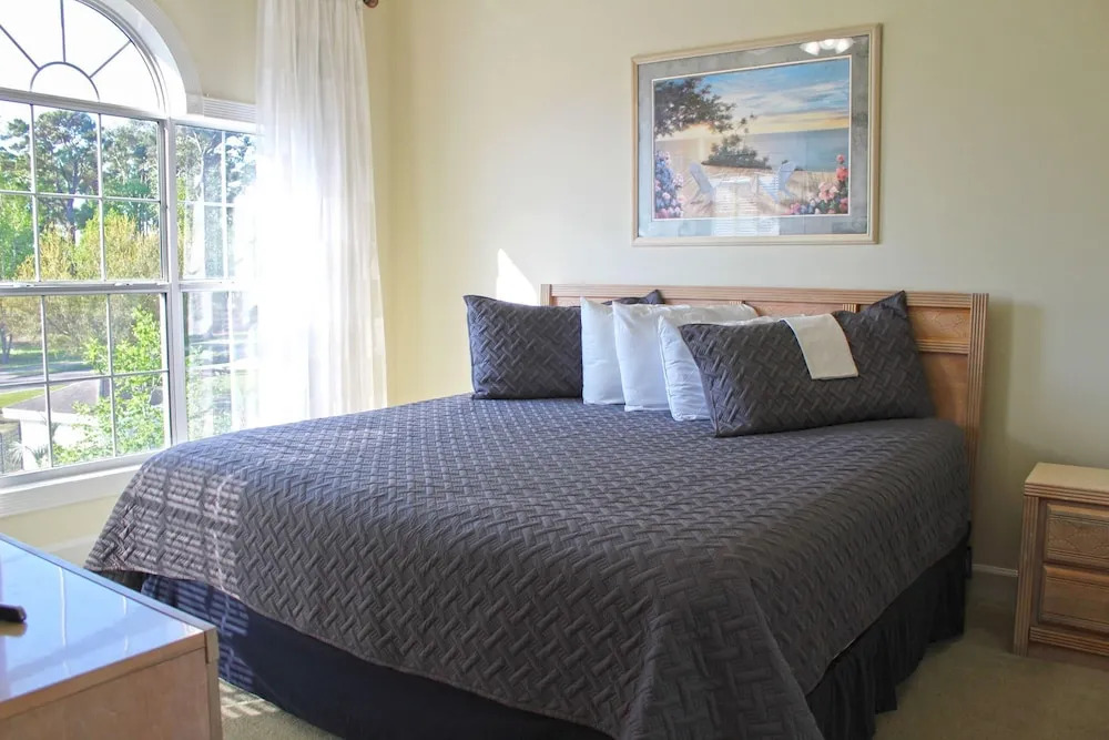 Comfortable & Spacious Villa at Myrtlewood