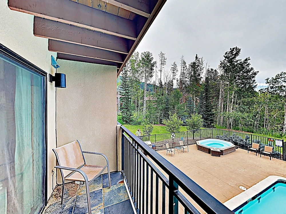 New Listing! Ski Studio W/ Pool, Sauna & Hot Tub Studio Bedroom Condo