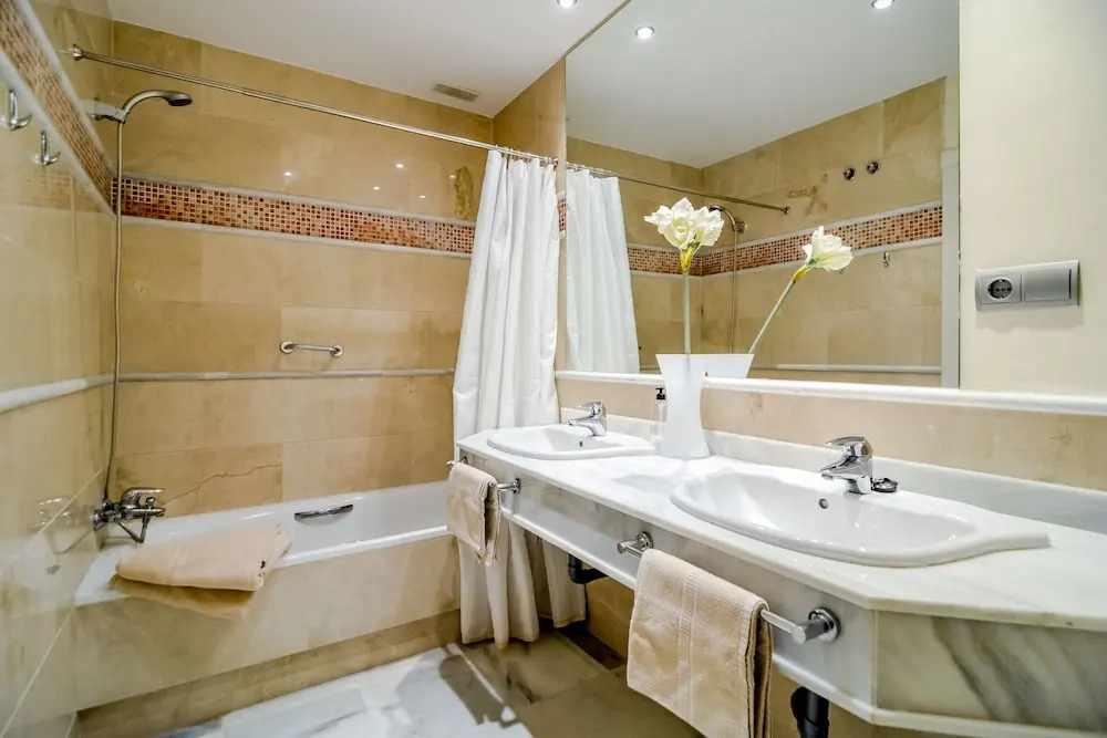 FA-Fab 2 bedroom apt in and outdoor pool