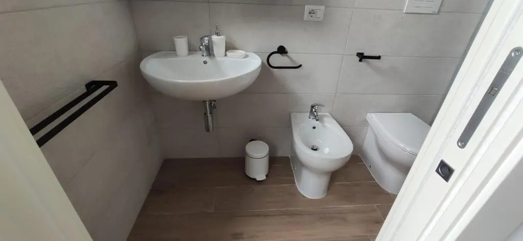 Seaside Villa with Hot Tub, 5mins walk from the sea