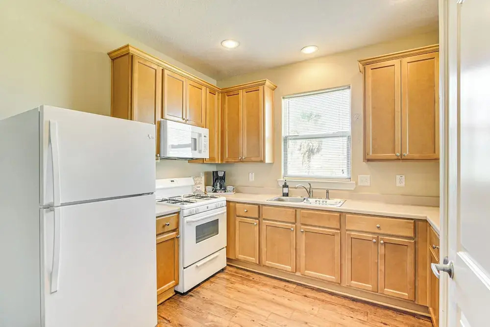 1/2 Mi to Galveston Strand! Coastal Haven w/ Deck