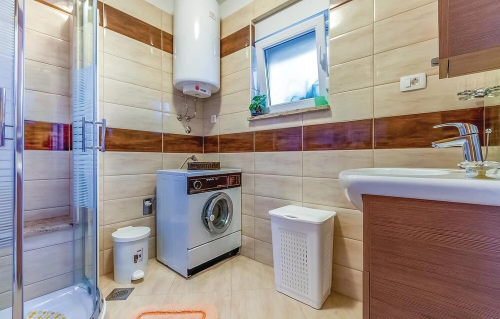 Awesome Apartment in Jadranovo With 2 Bedrooms and Wifi