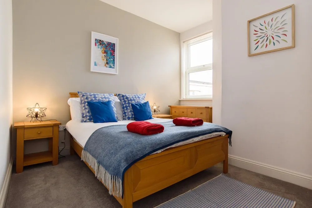 2 84a Albany Road