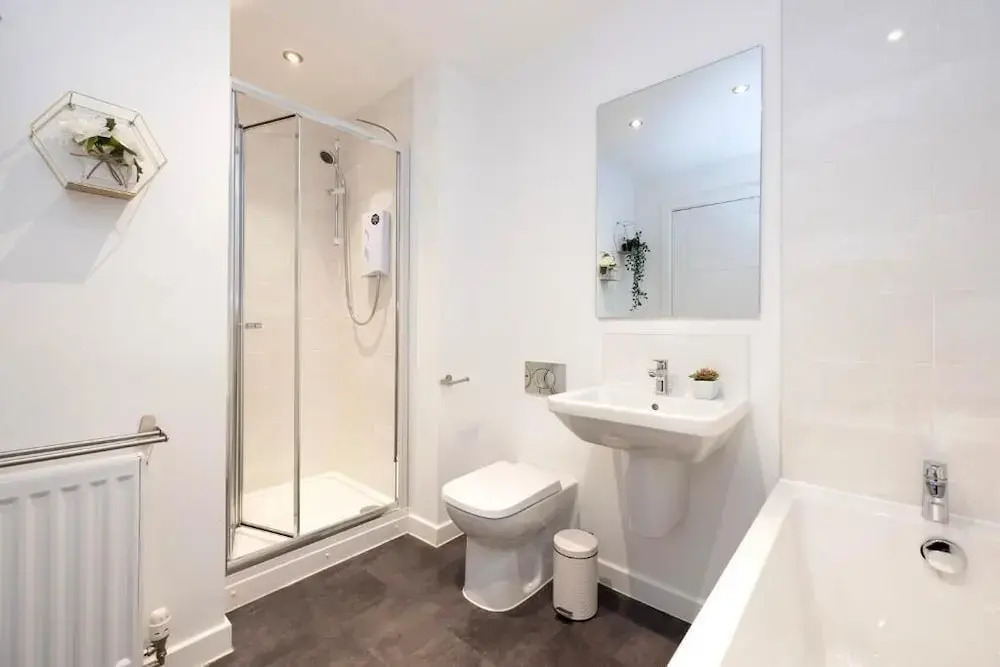 Stylish 3BR Home with Garden & Free Parking - Near O2 Academy & City Centre