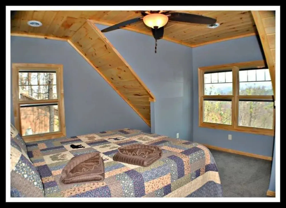 Five Bears Den 3 Bedrooms 3.5 Bathrooms Cabin