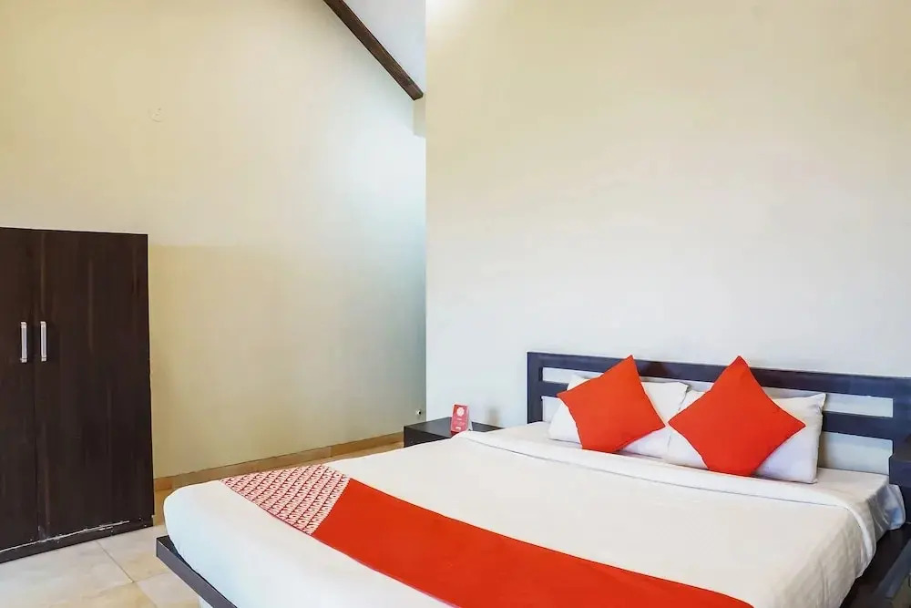 Hotel Vhyomaan by OYO Rooms