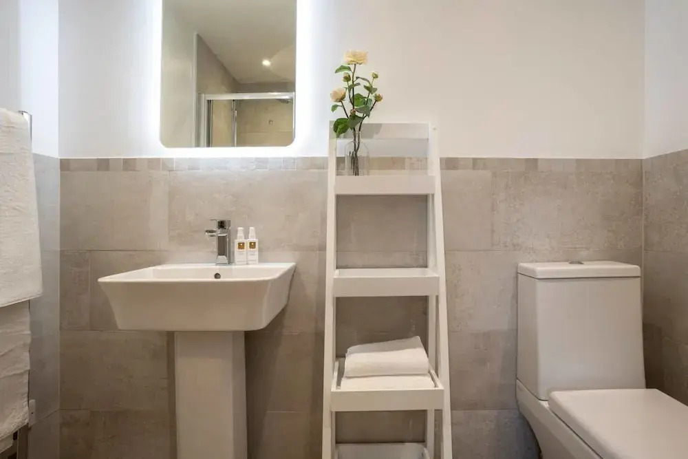 Charming 1BR - Town Centre-parking-stunning Views