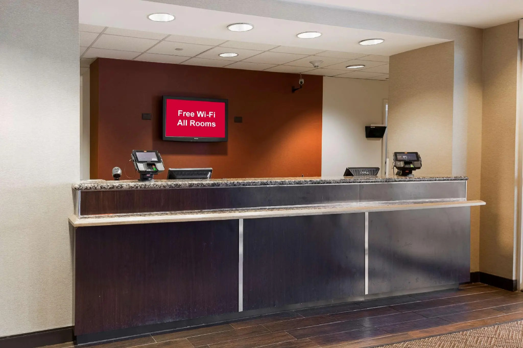 Red Roof Inn PLUS Long Island - Garden City