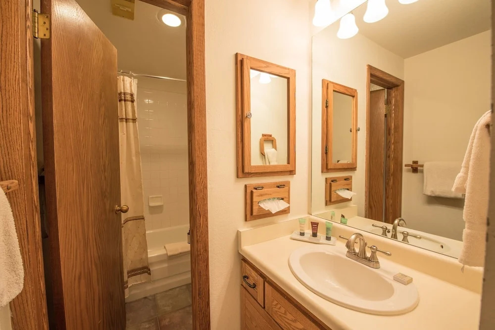 Rustic-Contemporary 3Br With Great Views! - No Cleaning Fee! by RedAwning