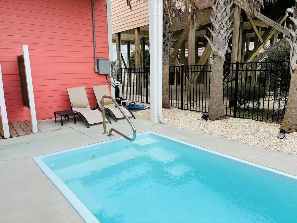 Nauti Time 5 Bedroom Home by RedAwning