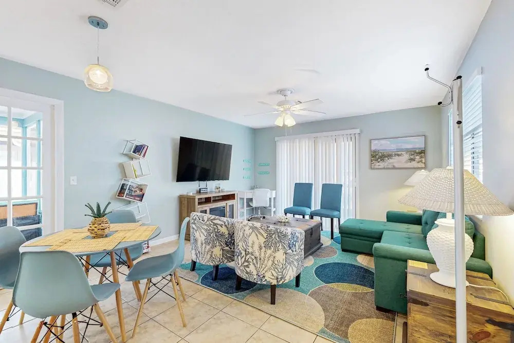 Water-view Dog-friendly Home With Outdoor Space & Entertainment Options