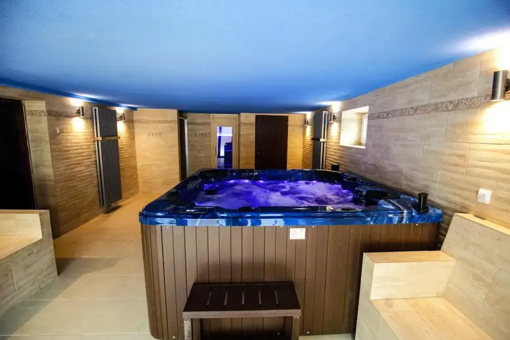 Villa in Fren tát near Ski Resorts & Jacuzzi