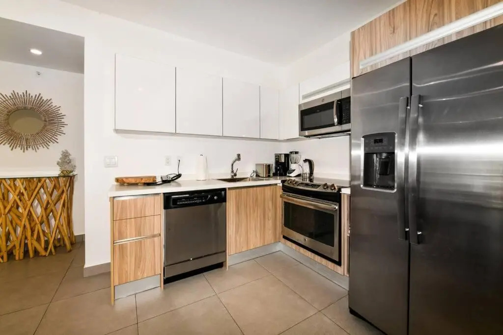 *NEW* 2Bd 2Bath APT with Ocean View, Pool, Gym