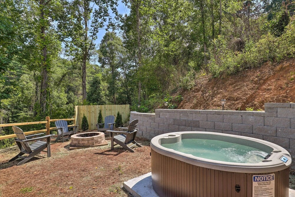 Pet-friendly Asheville Retreat w/ Hot Tub