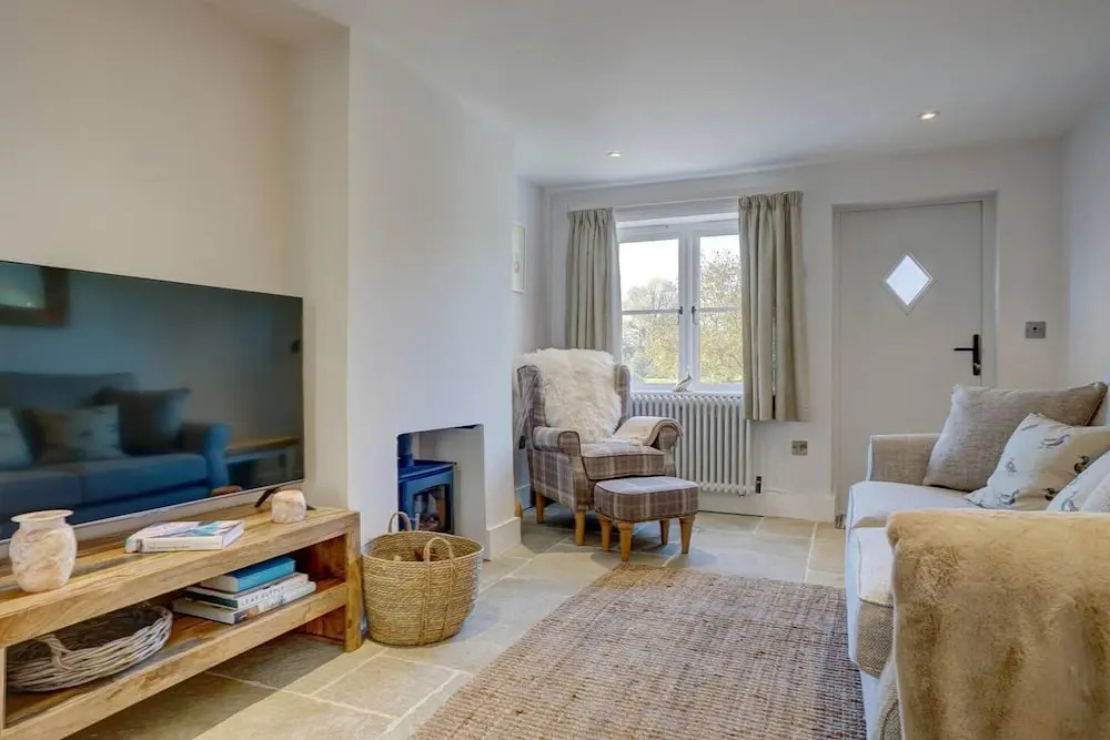 1 Bed Cottage Sleeps 2 with Hot Tub & Pets Welcome