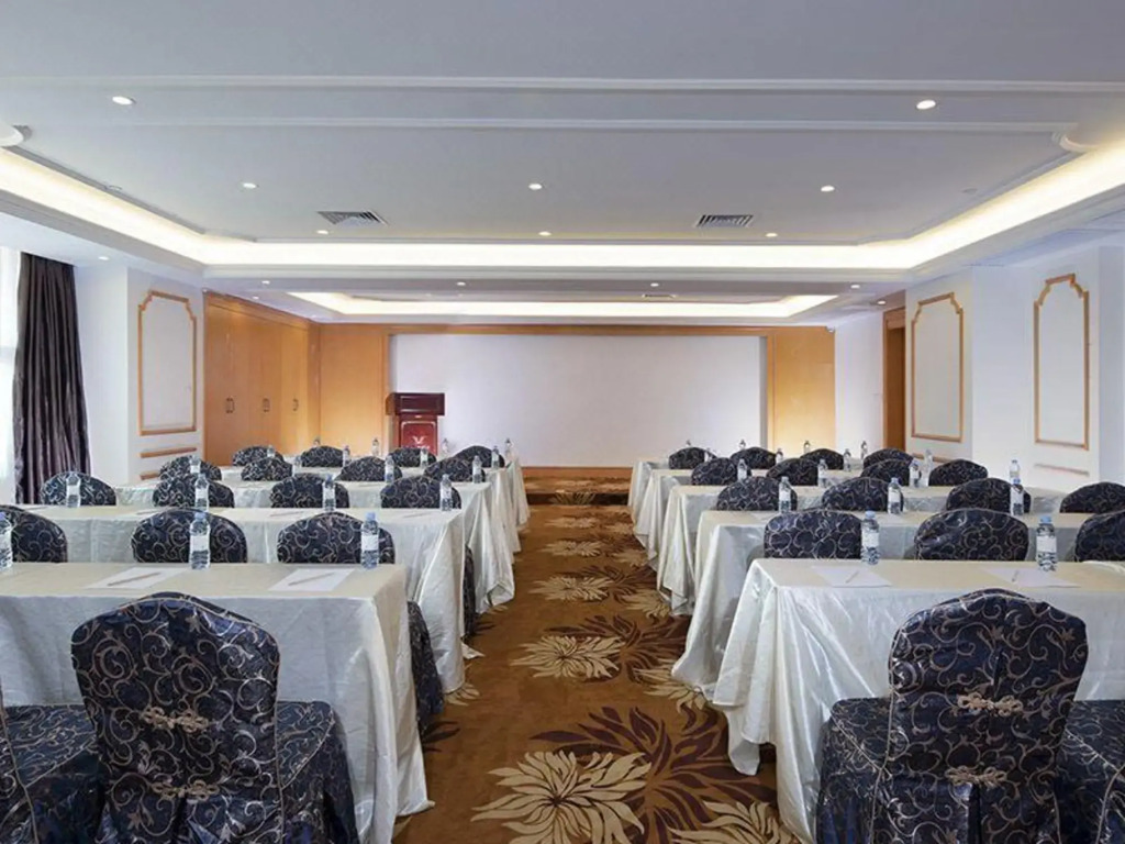 Vienna Hotel (Xinyi Jiaoyucheng River View)