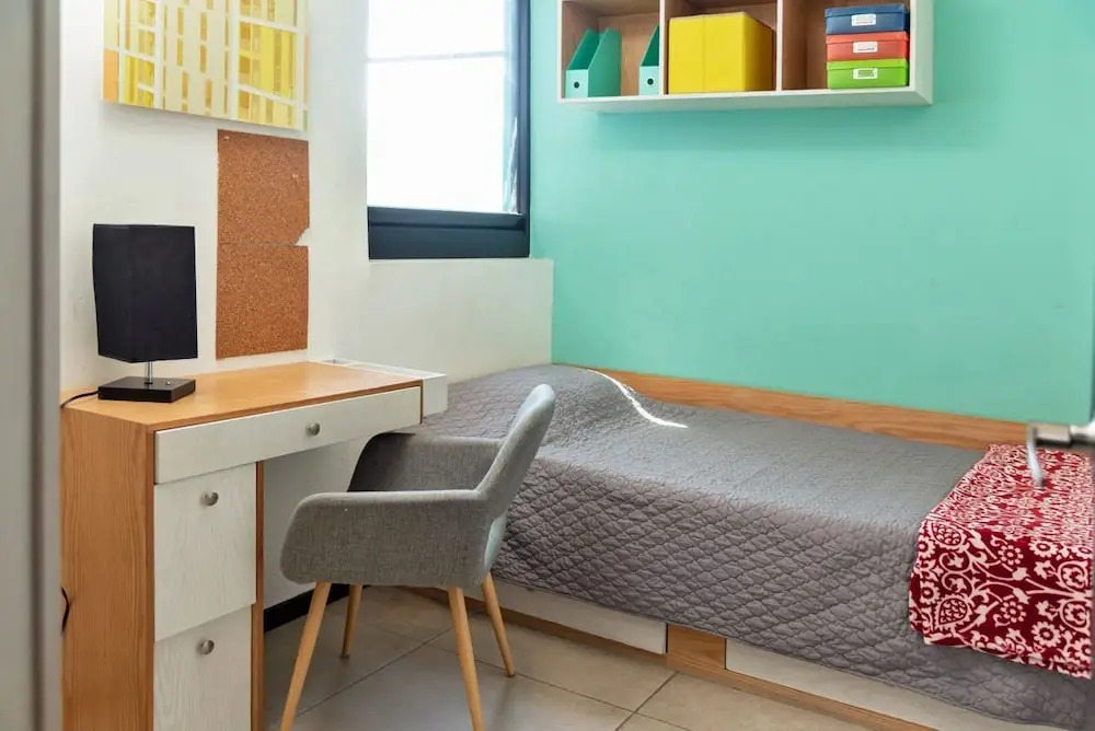 Save, pretty apt. W/playground, in Monterrey’s Center, 3 room, 1KSB, 2 SB, 2BTH. By Mty Living. S2 702