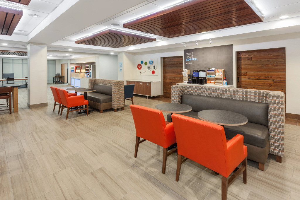 Holiday Inn Express Hotel & Suites Tilton - Lakes Region